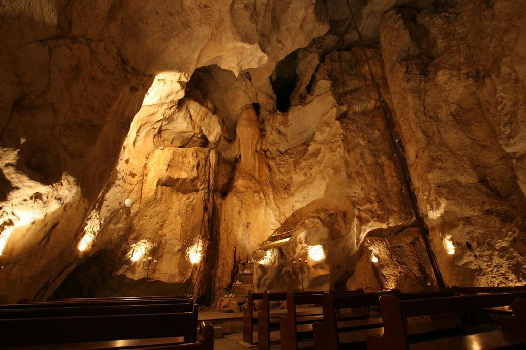 Capricorn Caves Hotel Rockhampton Luaran gambar